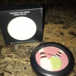 LE MAC pearlmatte face powder in TROPHY